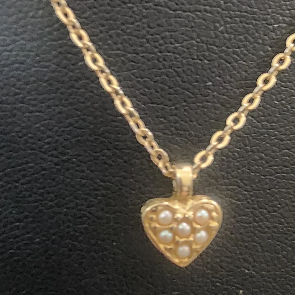 Avon Gold Tone Heart‎ Charm Necklace